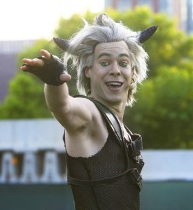 Steven-Lee-Johnson-as-Puck-in-Midsummer-Nights-Dream-Chicago-Shakespeare